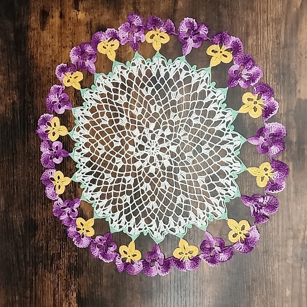 Vintage hand-crochet Pansies Doily/Doillie 15 inch